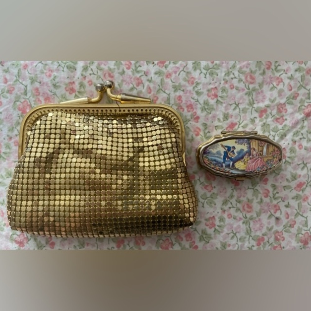 Vintage Estate Whiting & Davis Co Gold Mesh Women's Clutch Coin Purse & Pillbox